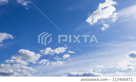 Many white clouds flowing in the blue sky 113498971