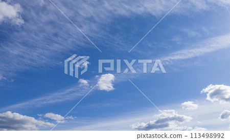 Many white clouds flowing in the blue sky Many white clouds flowing in the blue sky 113498992