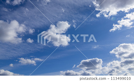 Many white clouds flowing in the blue sky Many white clouds flowing in the blue sky 113499010