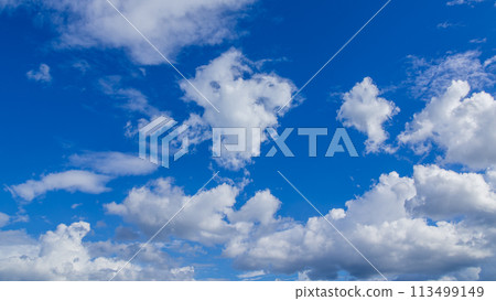 Many white clouds flowing in the blue sky Many white clouds flowing in the blue sky 113499149
