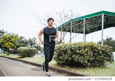 A man in his 40s jogging 113499226