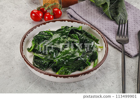 Coocked green spinach with oil Coocked green spinach with oil 113499901
