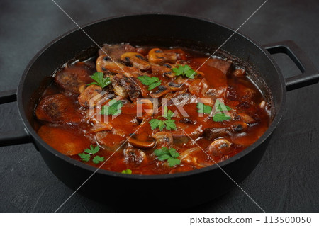 Slowly stewed beef tongue with mushrooms and onions Slowly stewed beef tongue with mushrooms and onions 113500050