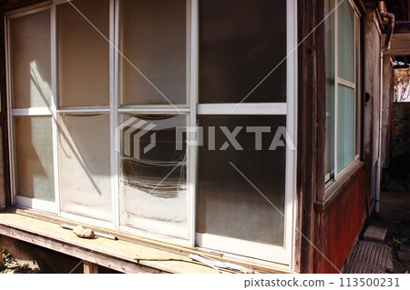 Decaying Abandoned House (1) Decaying Abandoned House (1) 113500231