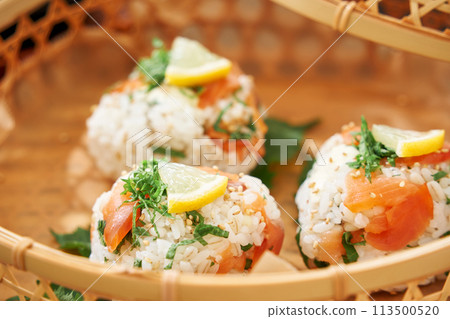 Smoked salmon rice balls 113500520