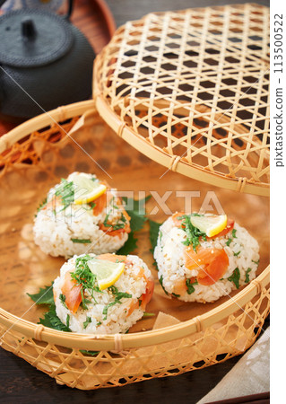 Smoked salmon rice balls 113500522