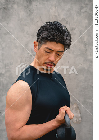 40多歲男性健身肌肉訓練 113500647