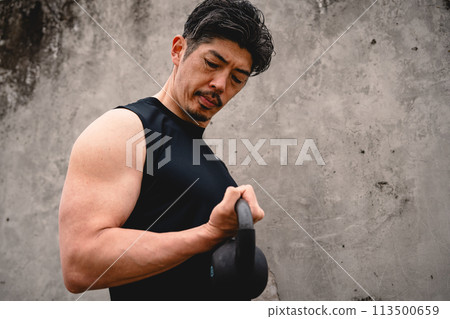 40多歲男性健身肌肉訓練 113500659