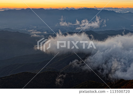 從南阿爾卑斯千疊岳所看到的中央阿爾卑斯山脈的餘輝 113500720