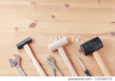 Pine wood and DIY tools 113500755