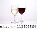 Red and white wine in wine glasses 113501564