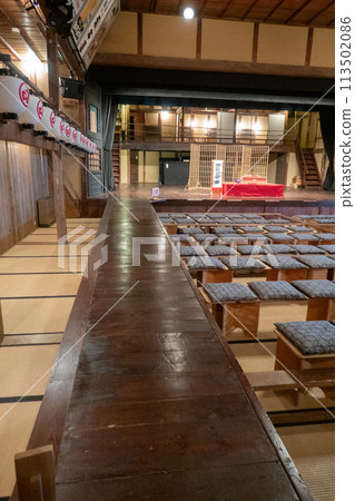 The auditorium and stage of Eirakukan, an important tangible cultural property in Izushi-cho, Toyooka City, Hyogo Prefecture The auditorium and stage of Eirakukan, an important tangible cultural property in Izushi-cho, Toyooka City, Hyogo Prefecture 113502086