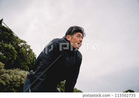跑步 慢跑 呼吸急促 男性 113502735