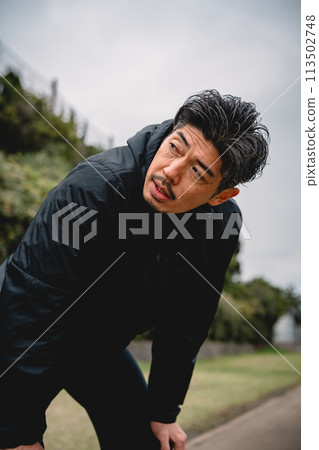 跑步 慢跑 呼吸急促 男性 跑步 慢跑 呼吸急促 男性 113502748