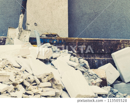 Full construction waste debris container Full construction waste debris container 113505528