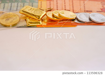 Beautiful gold coins and banknotes 113506328