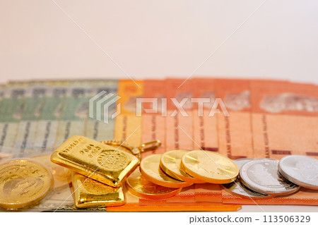金幣和紙幣的美麗組合 金幣和紙幣的美麗組合 113506329
