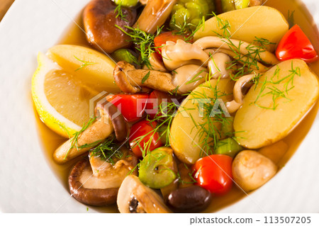 Rustic pottage with mushrooms and vegetables 113507205