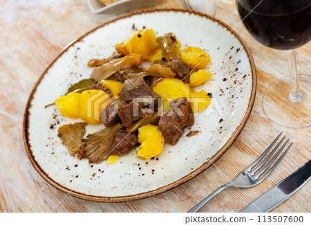 Braised beef with mushrooms and potato Braised beef with mushrooms and potato 113507600