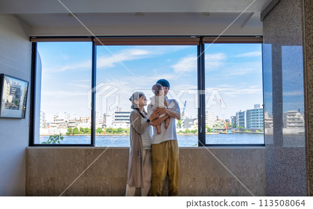 Close family relaxing at the hotel on vacation 113508064