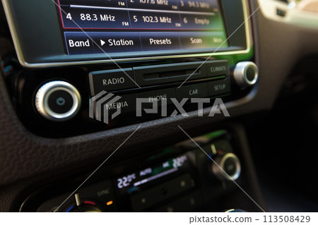 Smart multimedia touchscreen system for automobile 113508429