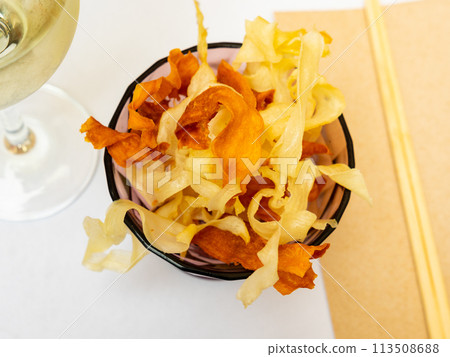 Pile of vegetable chips of sweet potato and yuca in bowl 113508688
