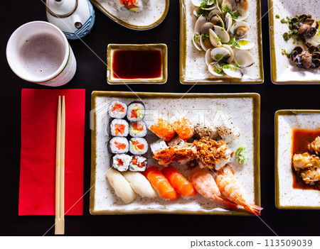 Combined sushi - california, nigiri, variado closeup 113509039