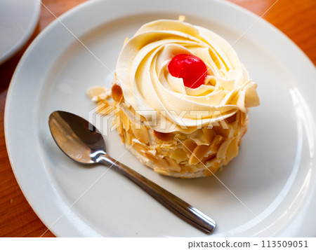 Delicious cake Sara's Sweets 113509051