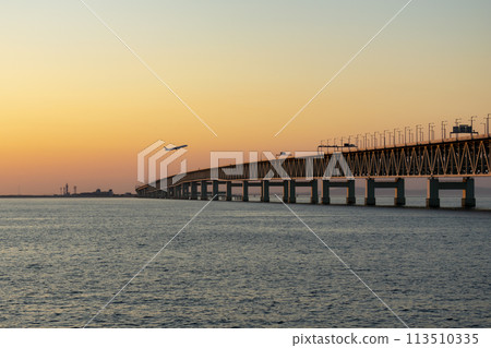 Scenery of the Kansai Airport Link Bridge in the evening Scenery of Kansai International Airport 113510335