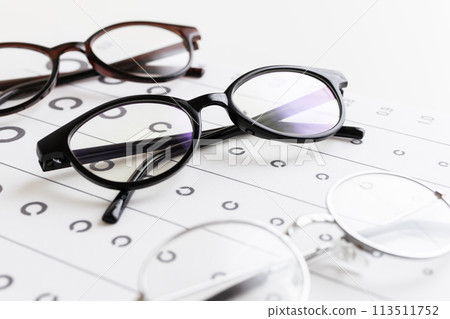 Glasses and eye chart: Image of eye test 113511752