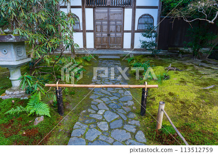 Kyoto City: Bamboo barrier at a temple 113512759