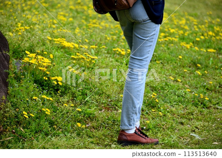 A woman visiting 113513640