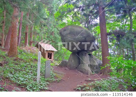 Tohoku, Tono, Tsukuishi, Tono Monogatari: A shrine to the mountain god and a mysterious giant rock that looks like a dolmen or a torii gate, Tsukuishi, Tono City, Iwate Prefecture (1) 113514146