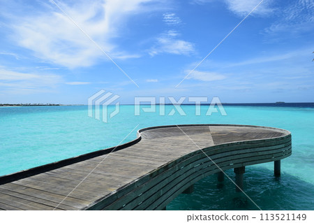 The road to the blue sea of the Maldives The road to the blue sea of the Maldives 113521149