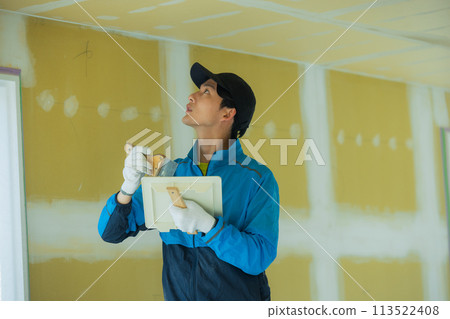 從事室內設計業的年輕人 從事室內設計業的年輕人 113522408