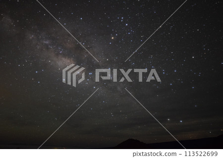 The starry sky of Hawaii Island reflecting the mysteries of the universe The starry sky of Hawaii Island reflecting the mysteries of the universe 113522699