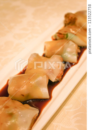 Raw spring roll Raw spring roll 113522758