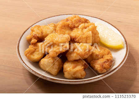 Deep-fried chicken breast 113523370