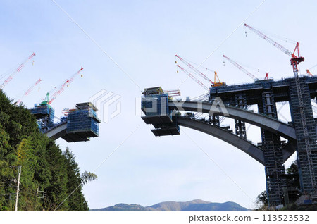 Construction of the Kawachigawa Bridge on the Shin-Tomei Expressway, photographed in April 2024 113523532