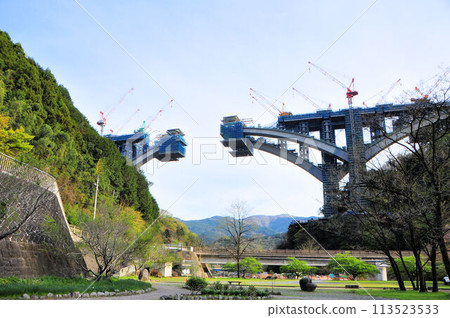 Construction of the Kawachigawa Bridge on the Shin-Tomei Expressway, photographed in April 2024 113523533