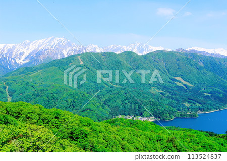 春天的青木湖和北阿爾卑斯山 美麗的北阿爾卑斯山 春天的青木湖和北阿爾卑斯山 美麗的北阿爾卑斯山 113524837