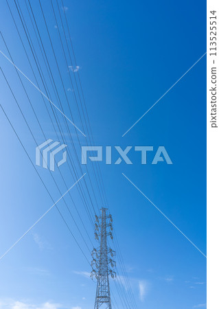 塔聳立在藍藍的天空 塔聳立在藍藍的天空 113525514