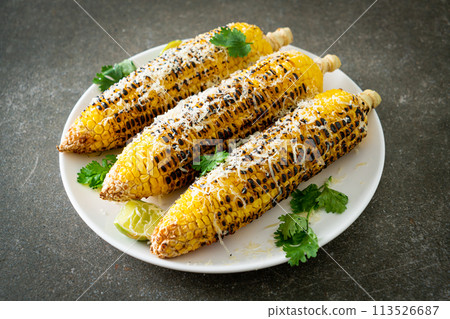 barbecue and grilled corn with cheese and lime 113526687