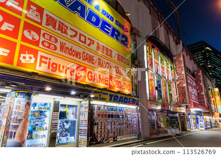 東京千代田區秋葉原的都市景觀,夜景 東京千代田區秋葉原的都市景觀,夜景 113526769