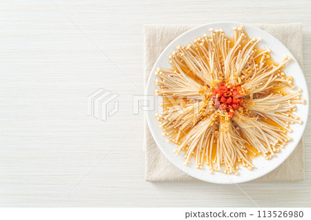 steamed golden needle mushroom or enokitake with soy sauce, chilli and garlic 113526980