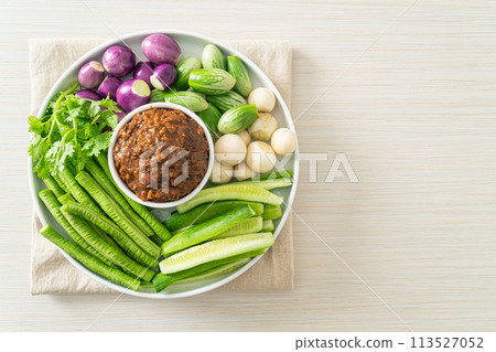 Fermented Fish Chili Paste with Fresh Vegetables 113527052