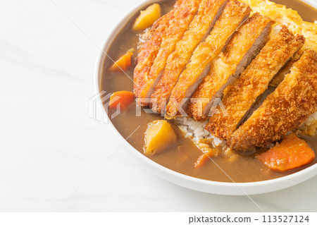 curry rice with fried pork cutlet and creamy omelet 113527124