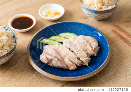 Hainanese chicken rice or rice steamed with chicken soup 113527126