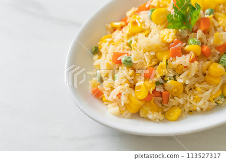 fried rice with mixed vegetable (carrot, green bean peas, corn) and egg fried rice with mixed vegetable (carrot, green bean peas, corn) and egg 113527317