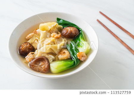 pork dumpling soup with shrimps and vegetable 113527759